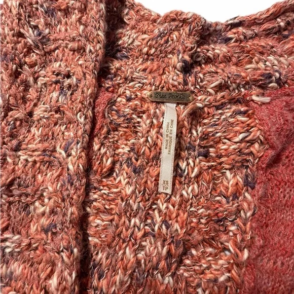 Free People Chunky Knit V Neck Button Front Dark Peach Cardigan Sz XS - Picture 7 of 10